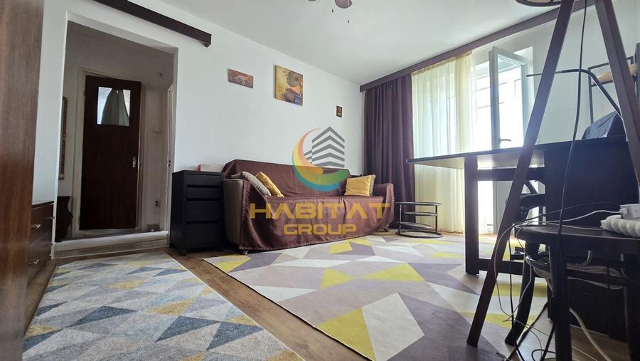 Apartament cu 3 camere semidecomandat în Berceni