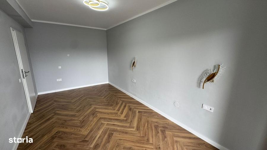 Apartament cu 3 camere decomandat în Cristian