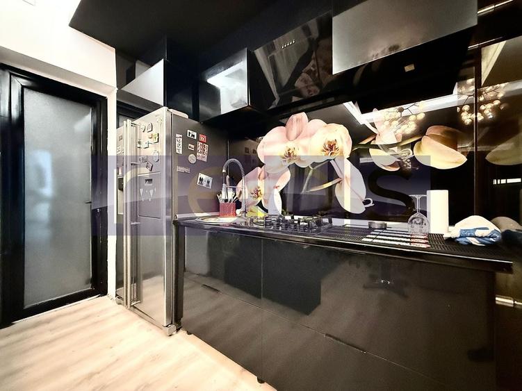 Apartament cu 4 camere semidecomandat în Universitate