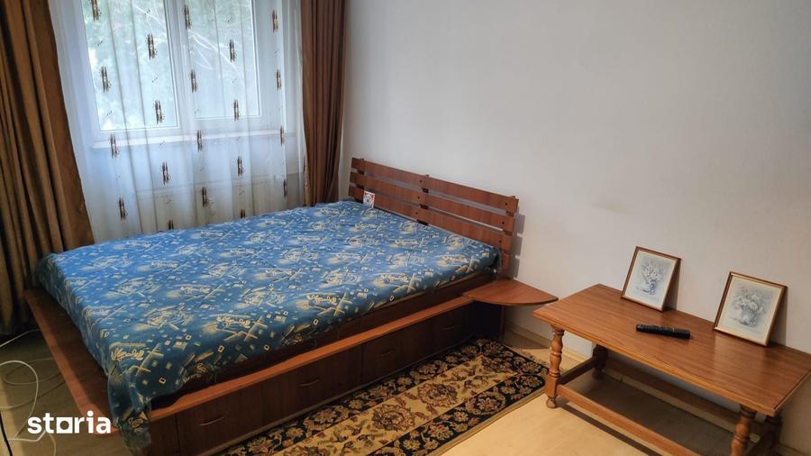 Apartament cu 3 camere semidecomandat în Drumul Taberei