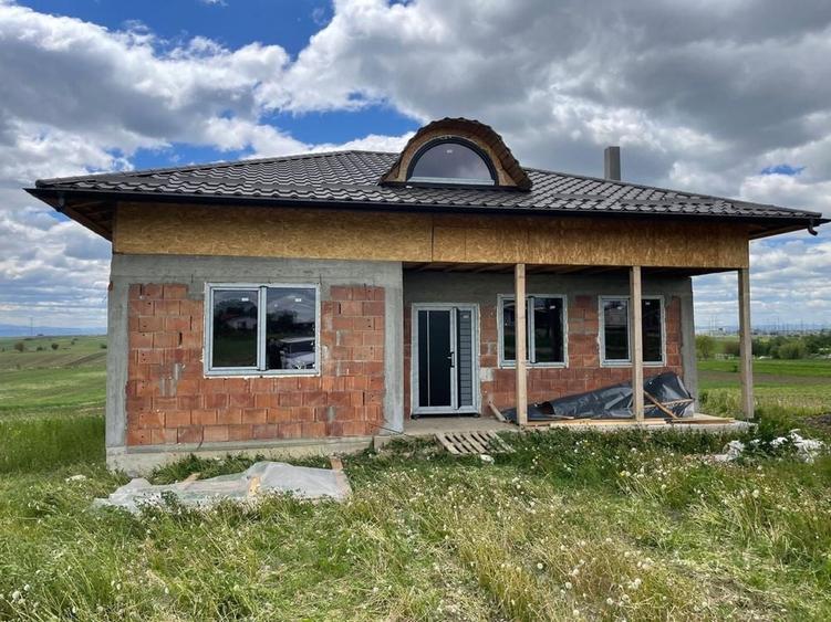 Casă cu 4 camere în Ipotești