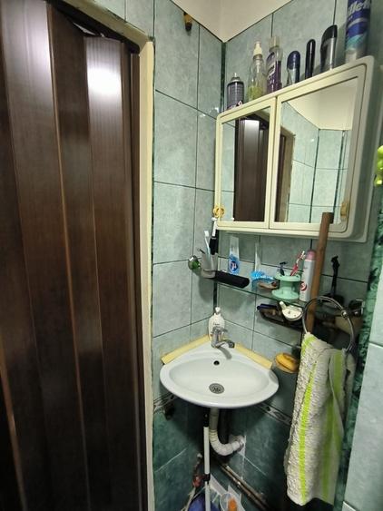Apartament cu 3 camere semidecomandat în Cioceanu