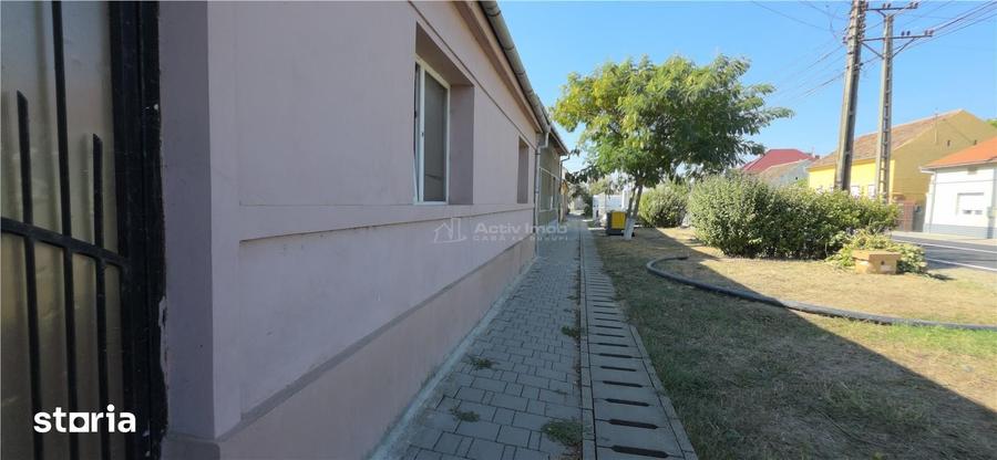 Casă cu 4 camere cu Teren 1720 Mp în Central
