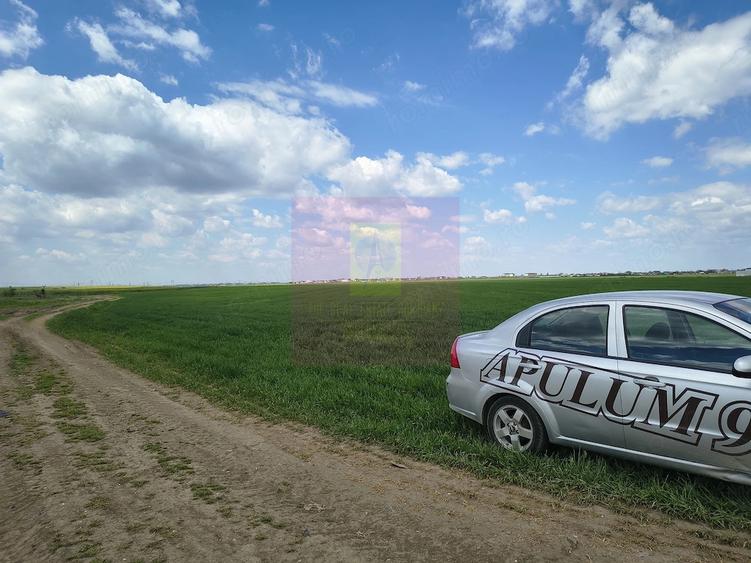 Teren de 12450 mp, în Poșta