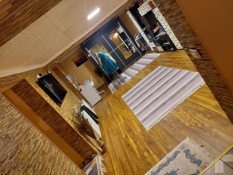 Casă cu 4 camere în Valea Roșie