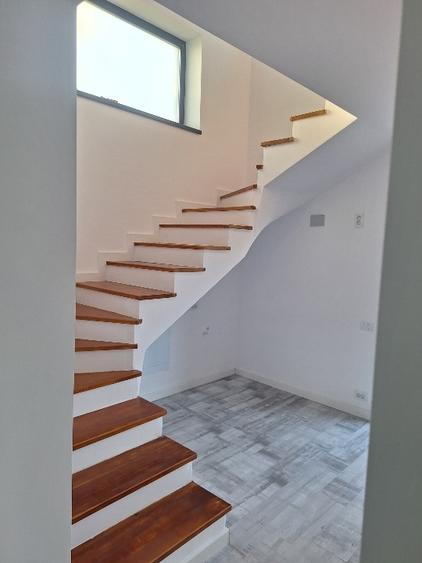 Casă individuală cu 5 camere cu Garaj în Central