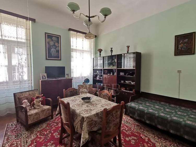 Apartament cu 3 camere semidecomandat în Central