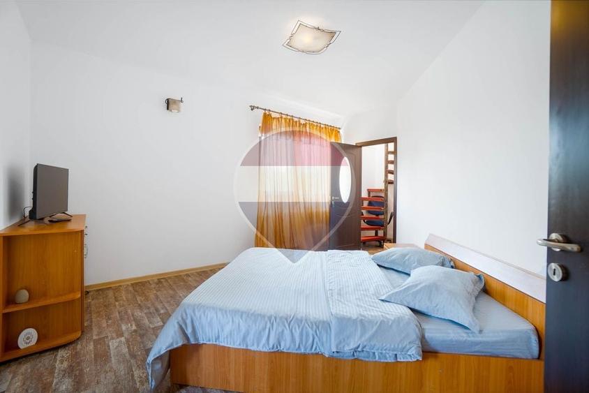 Casă individuală cu 5 camere cu Teren 696 Mp în Vulcan