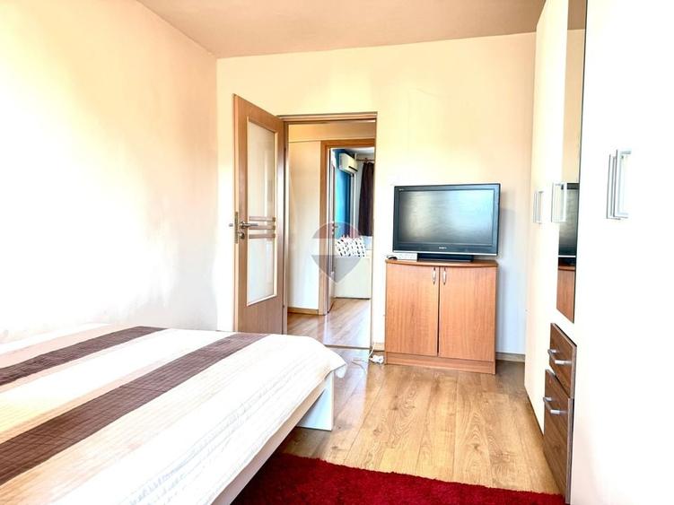 Apartament cu 3 camere semidecomandat, mobilat în Central