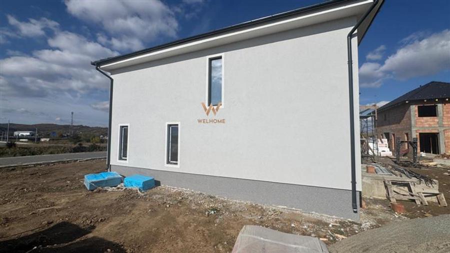 Casă individuală cu 4 camere cu Canalizare în Cristian