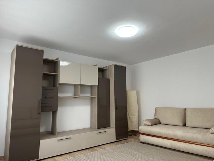 Apartament cu 2 camere decomandat, mobilat în Vitan Mall