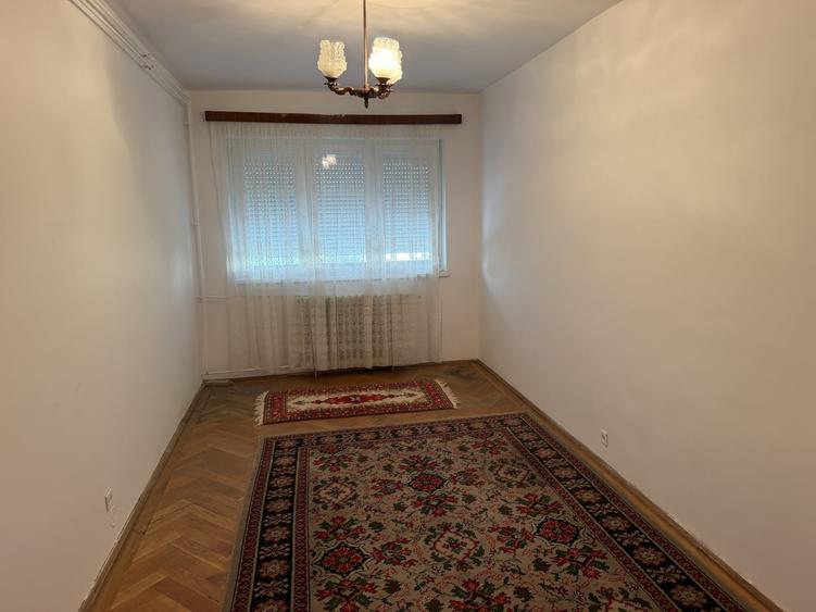 Apartament cu 3 camere decomandat în Mihai Viteazul