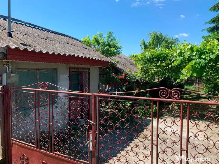 Casă cu 6 camere cu Teren 1874 Mp în Nana