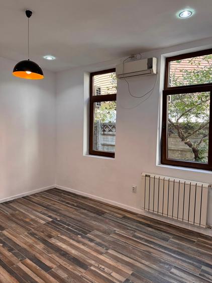 Casă cu 4 camere cu Teren 180 Mp în Moșilor