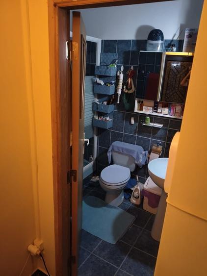 Apartament cu 3 camere semidecomandat, mobilat în Central