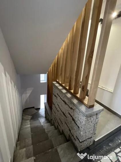 Casă cu 12 camere cu Teren 380 Mp în Orașul Vechi