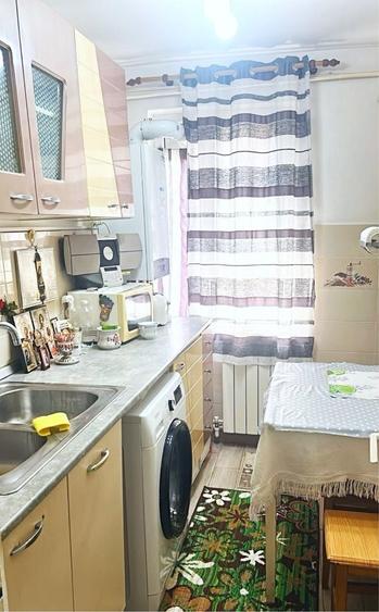 Apartament cu 3 camere decomandat în Ceardac