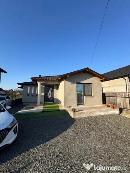 Casă cu 7 camere cu Teren 670 Mp în Săsar