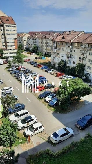 Apartament cu 3 camere decomandat în Gura Râului