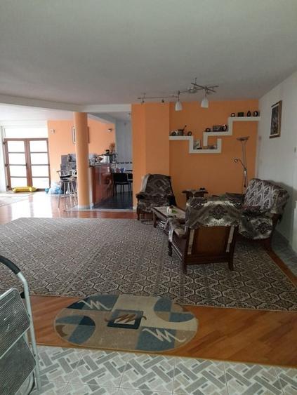 Casă individuală cu 7 camere cu Teren 1400 Mp în Dărmănești
