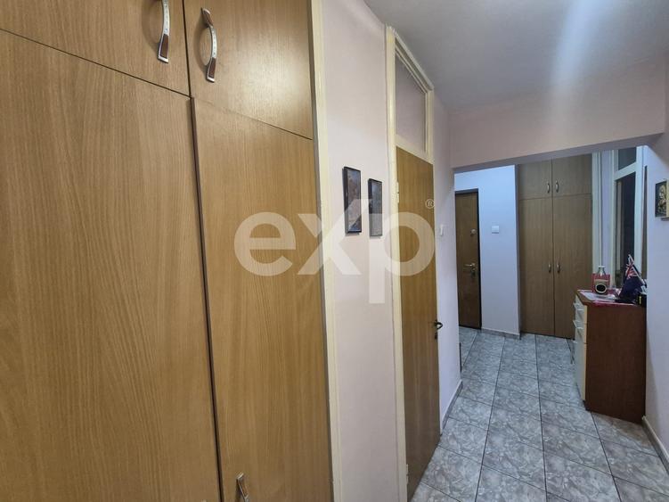 Apartament cu 3 camere semidecomandat în Basarabia