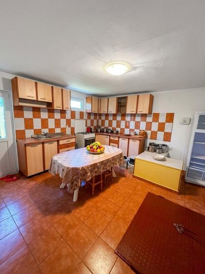 Casă cu 6 camere cu Teren 1500 Mp în Călugăreni