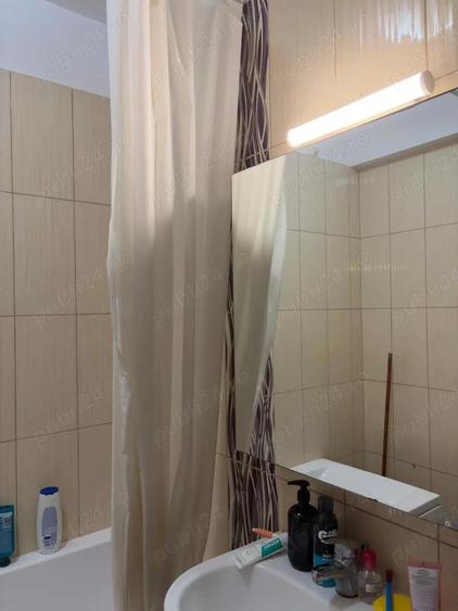 Garsonieră decomandată în 1 Decembrie