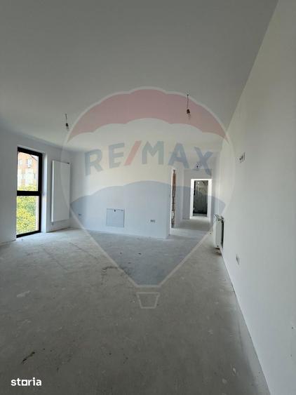 Spațiu comercial, de 960 mp, în Ipotești