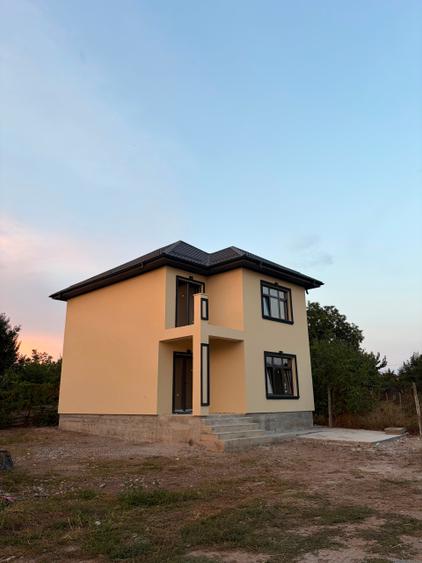 Casă cu 4 camere cu Teren 200 Mp în Lumina