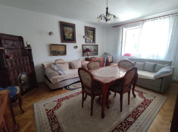 Casă cu 3 camere cu Teren 579 Mp în Florilor