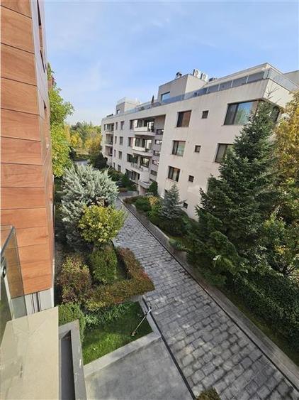 Apartament cu 3 camere semidecomandat, mobilat în Kiseleff