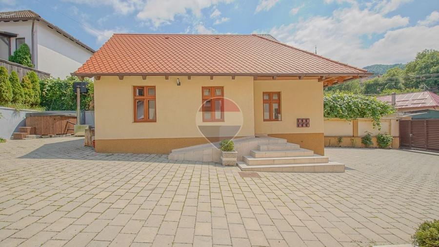 Casă individuală cu 8 camere cu Piscina în Baciu