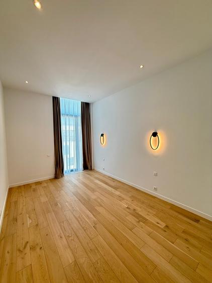 Penthouse cu 4 camere semidecomandat în 13 Septembrie