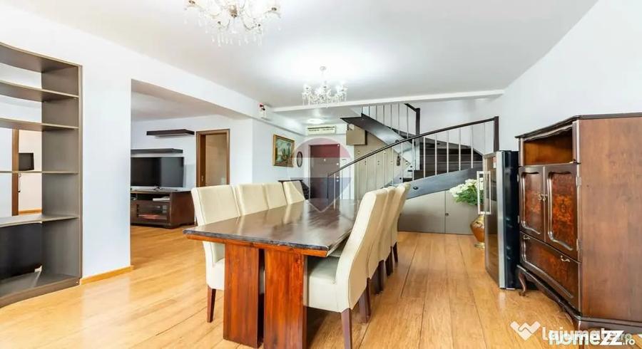 Apartament cu 4 camere decomandat în Unirii