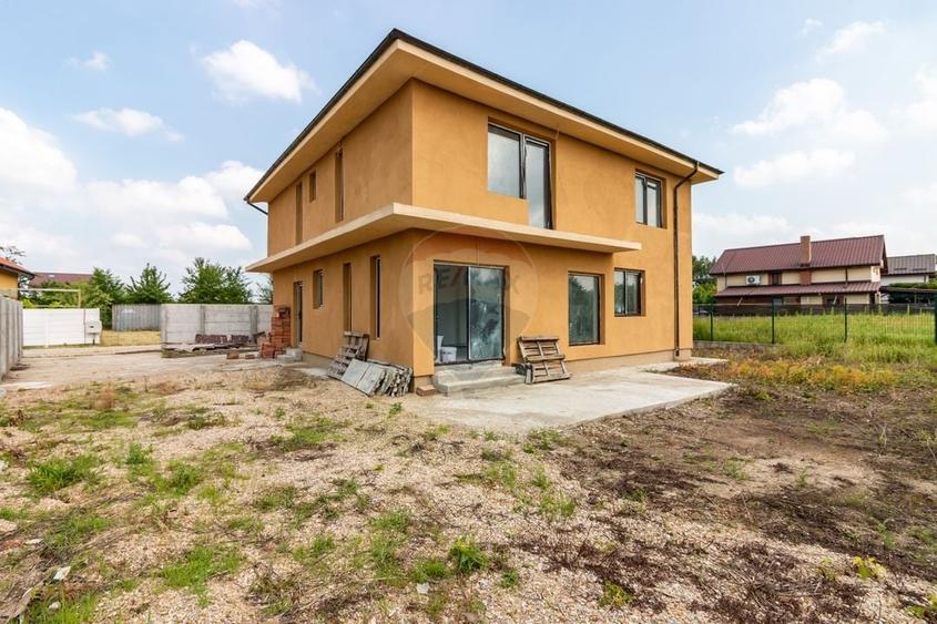 Casă individuală cu 6 camere cu Teren 459 Mp în Balotești