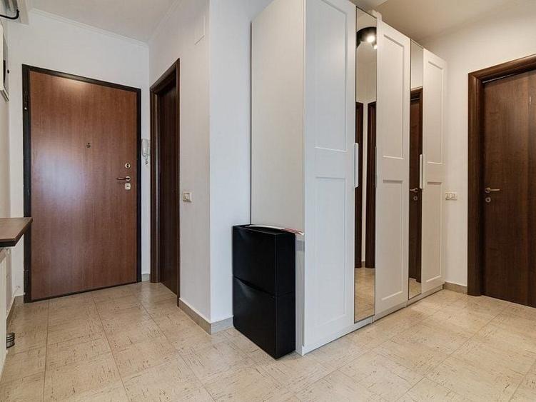 Apartament cu 3 camere semidecomandat, mobilat în Băneasa