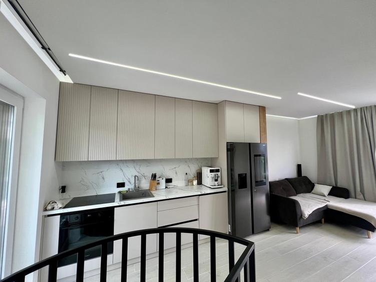 Apartament cu 3 camere semidecomandat, mobilat în Florești