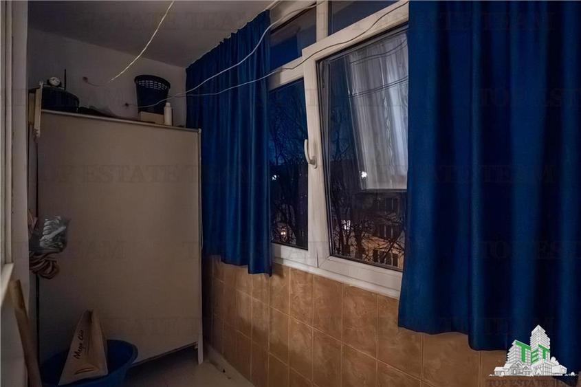 Apartament cu 3 camere decomandat, mobilat în Titan