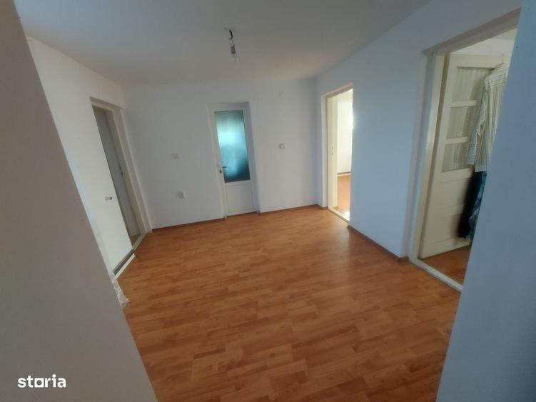 Casă cu 4 camere în Priseaca