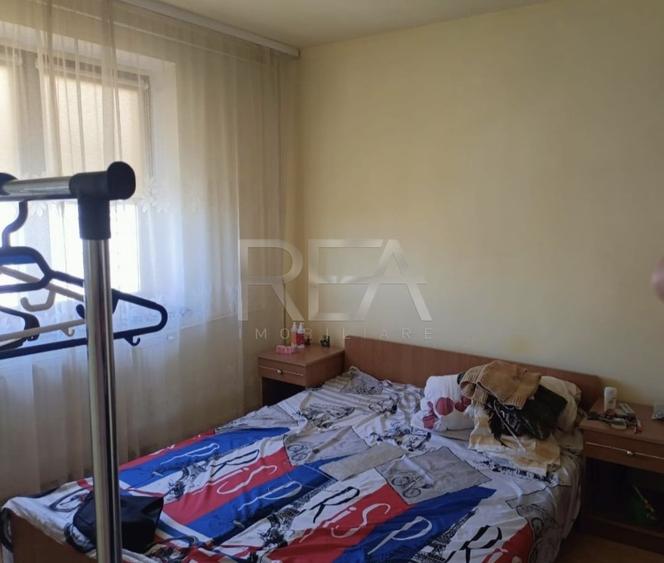Apartament cu 4 camere semidecomandat, mobilat în Crângași