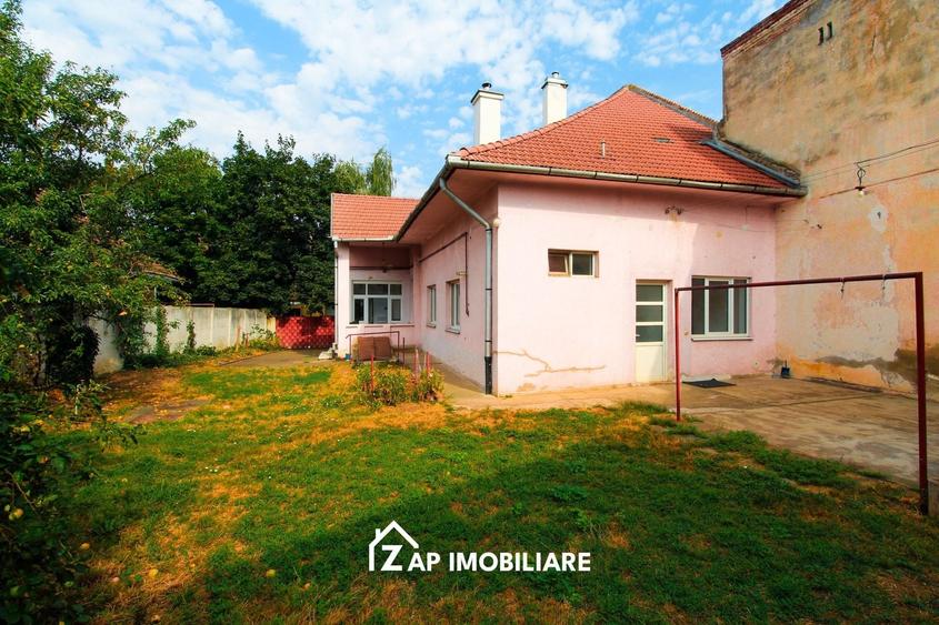 Casă individuală cu 5 camere cu Canalizare în Central