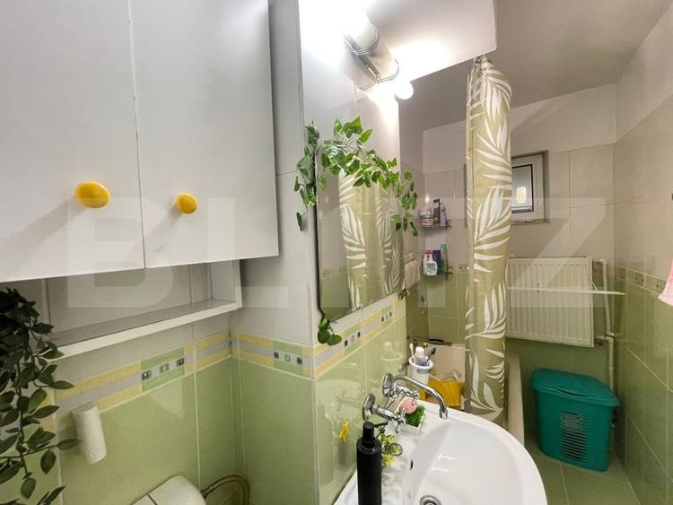 Apartament cu 3 camere semidecomandat, mobilat în Craiovița Nouă
