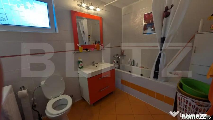 Casă cu 5 camere cu Teren 3837 Mp în Central