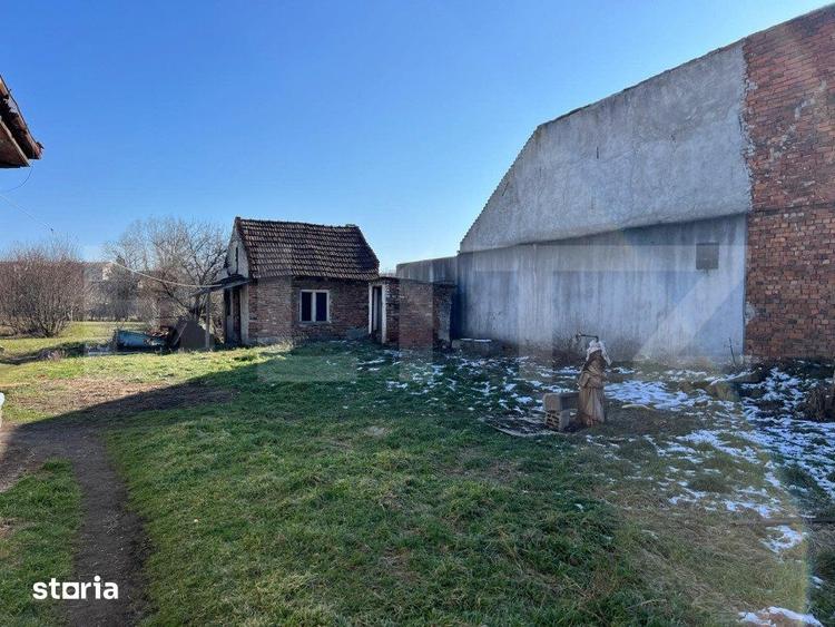 Casă cu 2 camere cu Teren 1500 Mp în Botizului