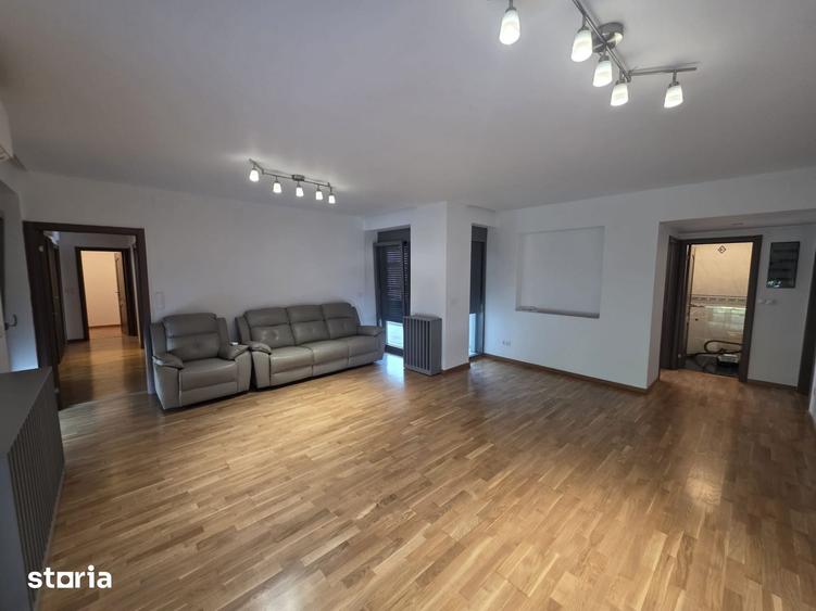 Apartament cu 4 camere în Băneasa