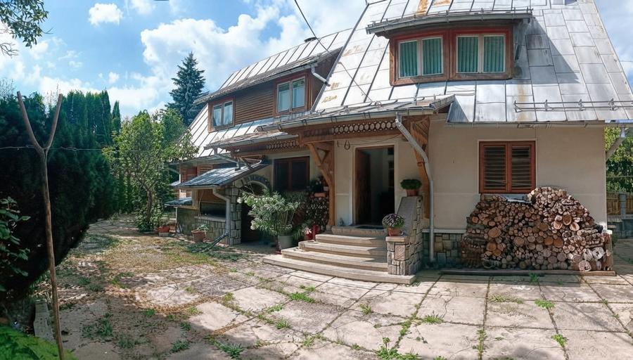 Casă cu 10 camere cu Canalizare în Breaza