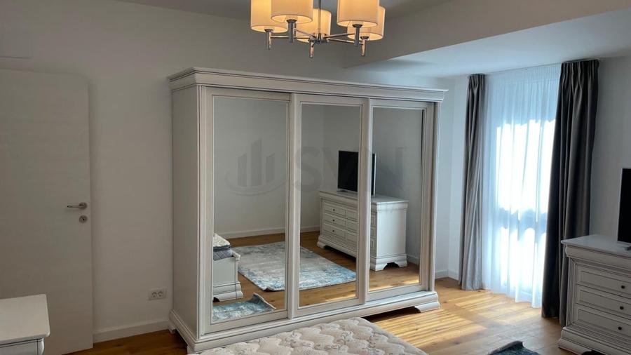Apartament cu 4 camere decomandat, mobilat în Băneasa