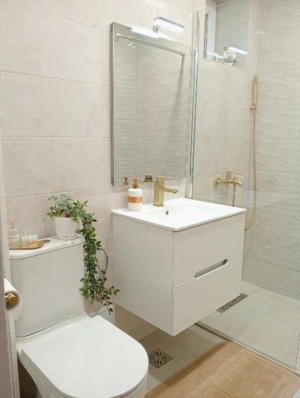 Apartament cu 2 camere semidecomandat, mobilat în Central