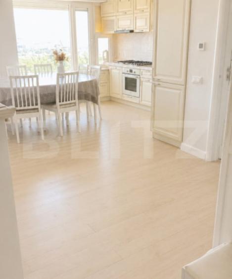 Apartament cu 4 camere decomandat în Ultracentral