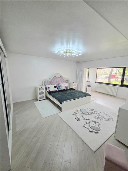 Apartament cu 3 camere semidecomandat, mobilat în Inel I